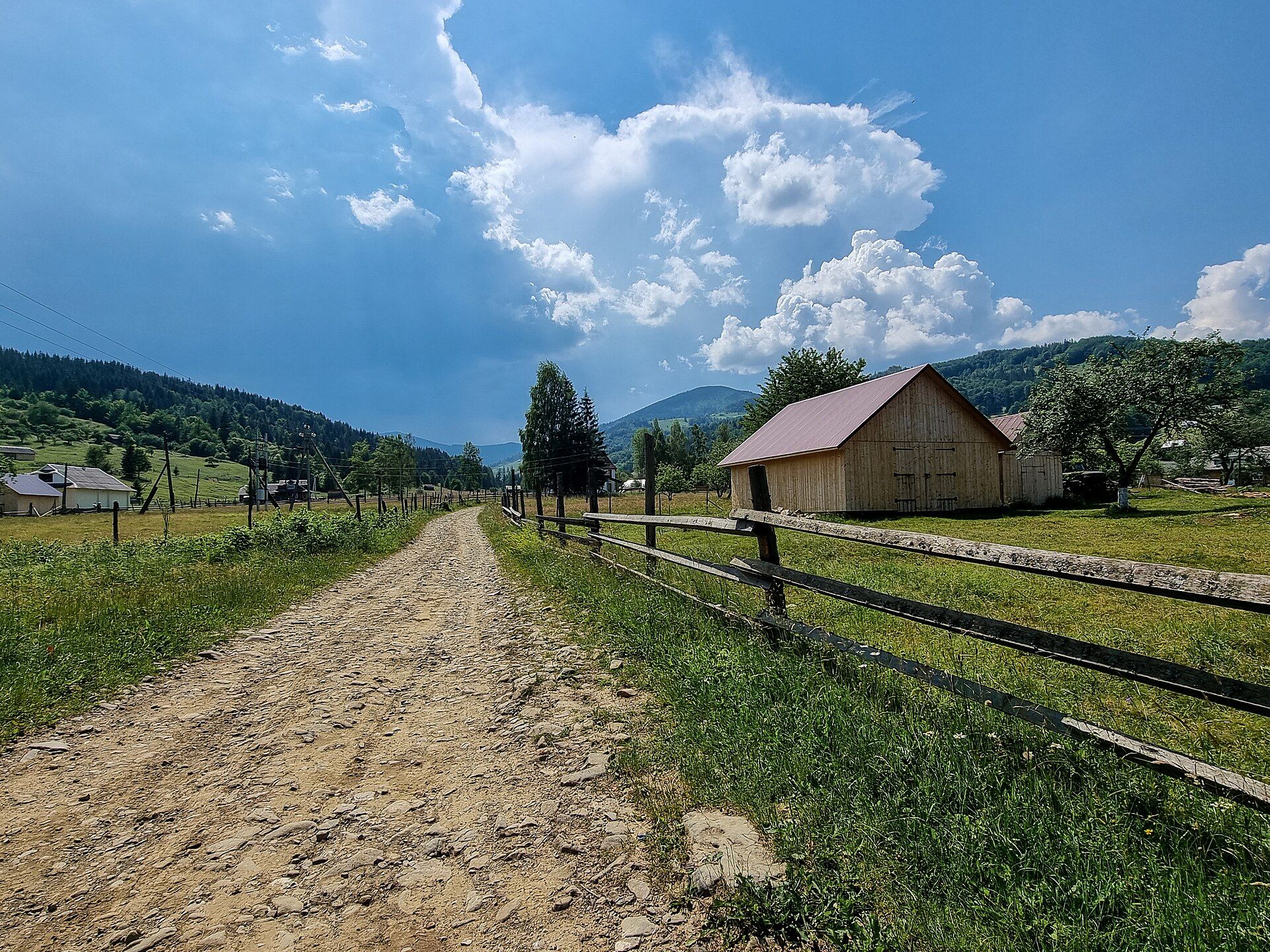 Маловідоме село в Карпатах, де тече аж три водоспади - Travel Маловідоме село в Карпатах, де тече аж три водоспади - Travel