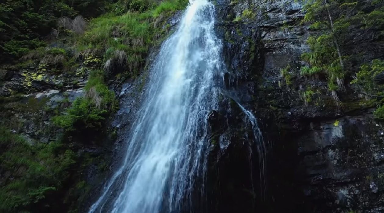Самый высокий водопад Карпат находится на Закарпатье - что известно о Ялинском водопаде - Travel Самый высокий водопад Карпат находится на Закарпатье - что известно о Ялинском водопаде - Travel