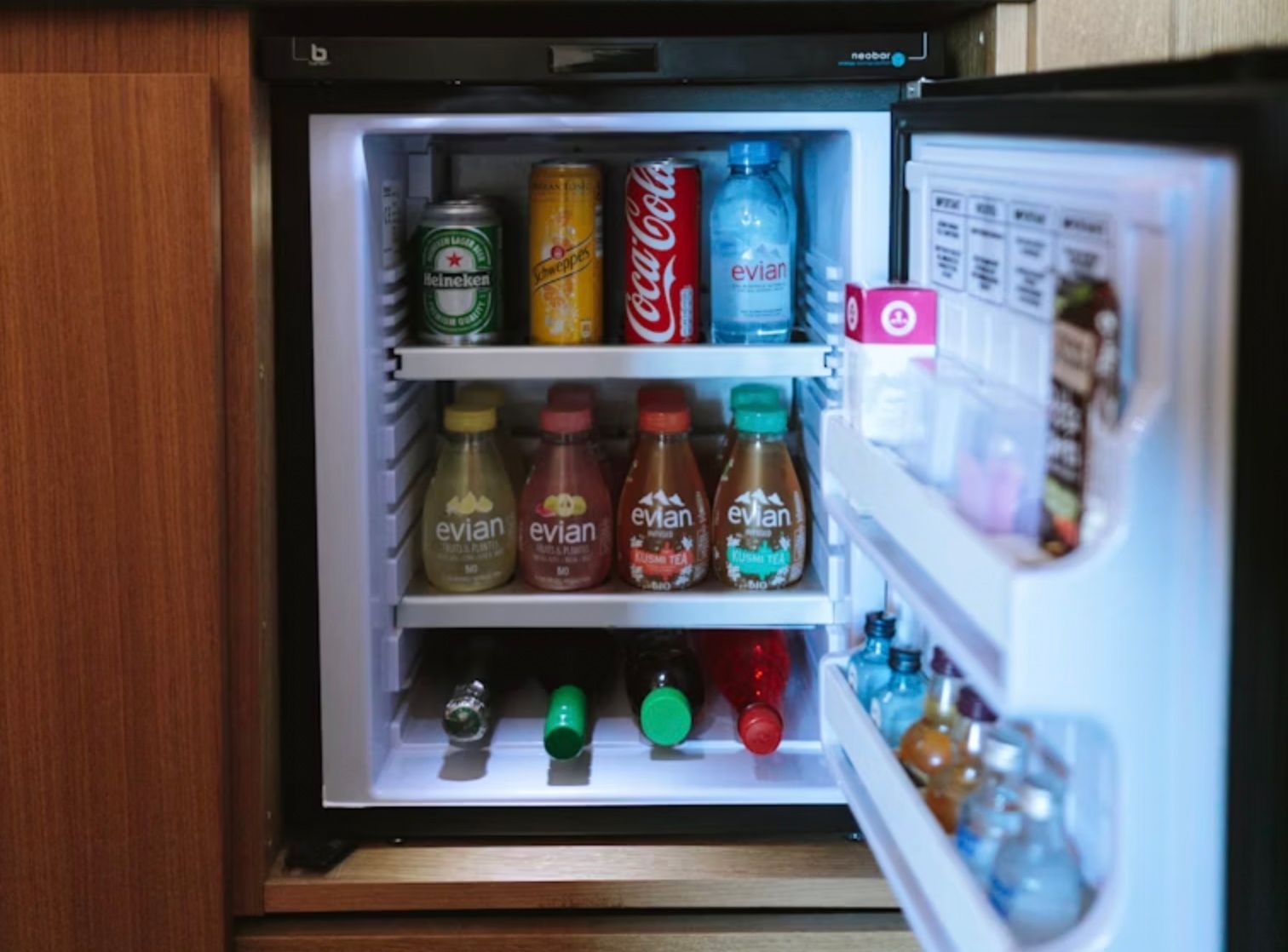 Як уникнути переплат у мінібарі готелю