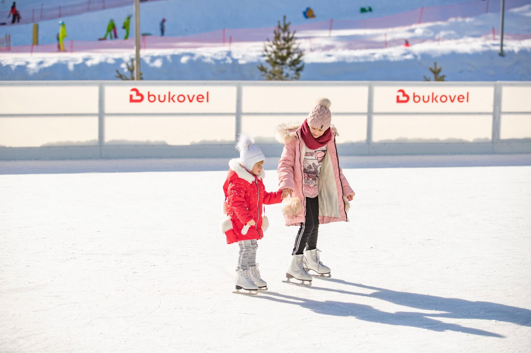 Ковзанка у Буковелі - ціни за дорослих і дітей
