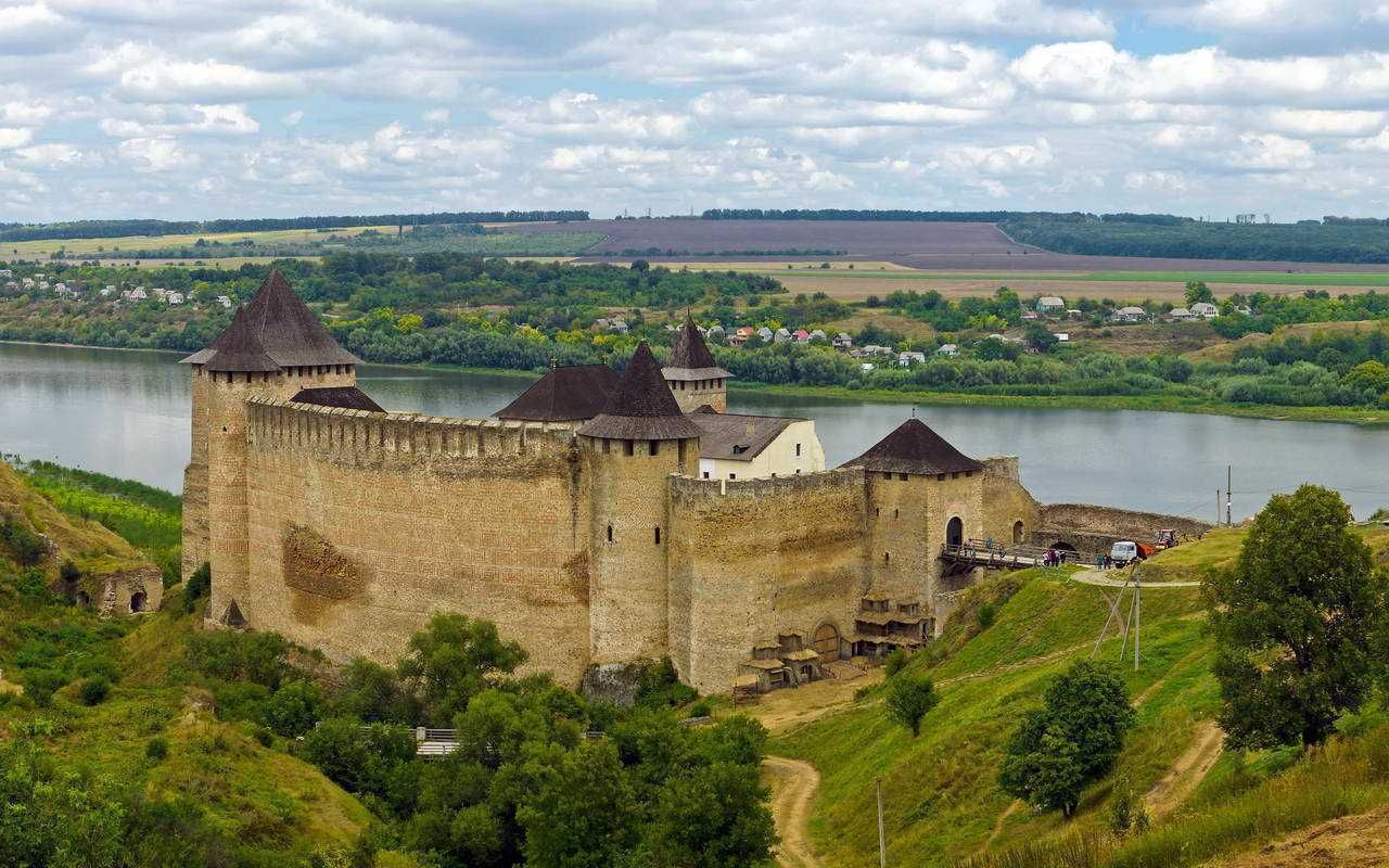 Хотинська фортеця приваблює туристів Хотинська фортеця приваблює туристів