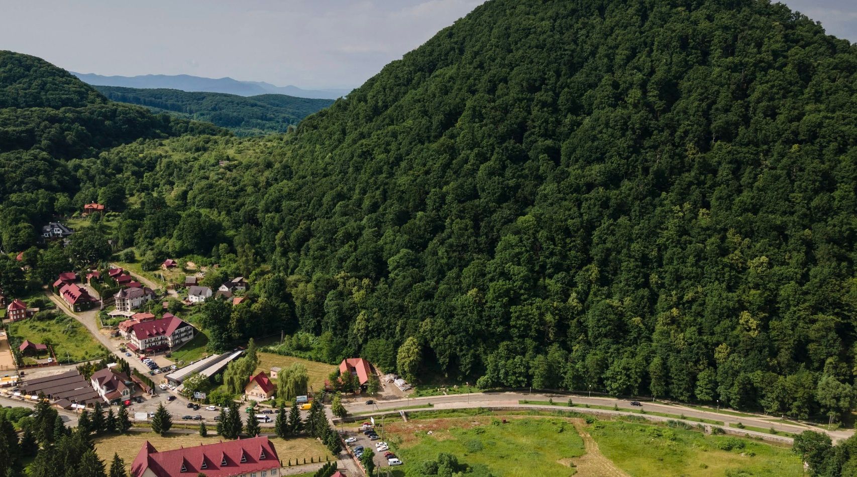 Село у Карпатах, яке порівнюють з Альпами - що відомо про Шаян Село у Карпатах, яке порівнюють з Альпами - що відомо про Шаян