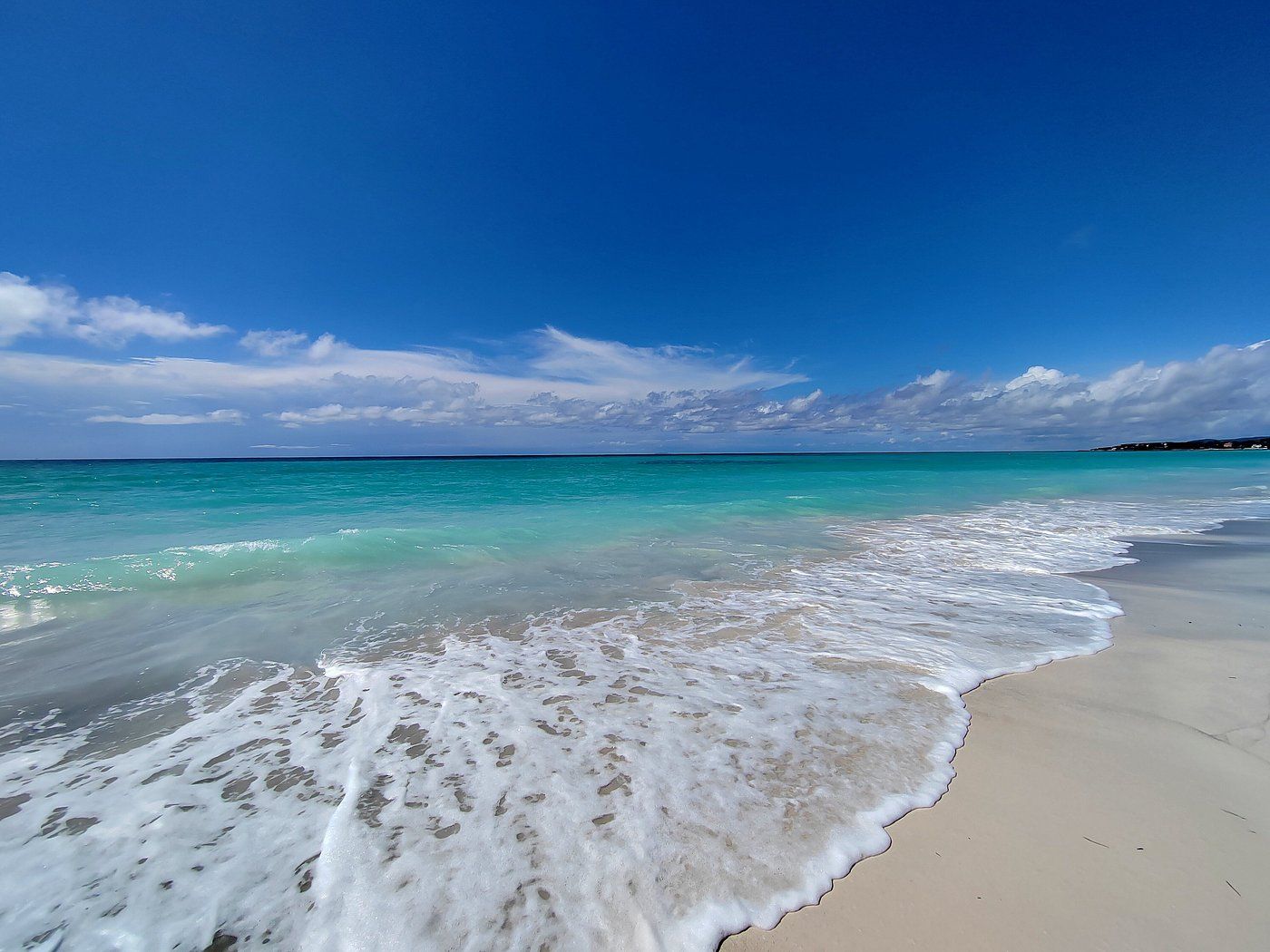 Spiagge Bianche в Италии – почему туристы едут на пляж, если там запрещено купаться