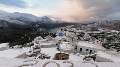 Острови Греції засипало снігом: у мережі з'явилися фото та відео засніжених локацій
