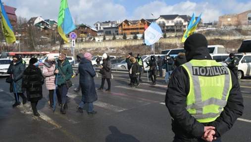 На Прикарпатті підприємці заблокували курорт "Буковель": фото протесту