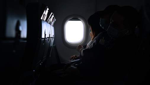 Не пити алкоголь та взяти домашні капці: поради, як добряче виспатися в літаку