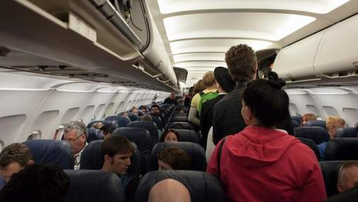 Не робіть цього, доки не покинете борт: важлива порада стюардеси щодо порятунку