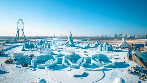 В Китае открыли гигантский ледяной город: поражающие масштабами фото